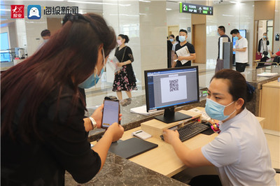 張店區(qū)行政審批服務(wù)局 一部手機(jī)辦證，區(qū)塊鏈技術(shù)賦能政務(wù)服務(wù)革新