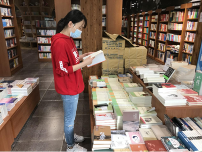 謝區(qū)市場(chǎng)監(jiān)管局開展“掃黃打非”專項(xiàng)檢查，凈化報(bào)刊零售市場(chǎng)環(huán)境